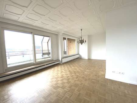 Wohnzimmer - Penthouse-Wohnung in 73033 Göppingen mit 99m² mieten