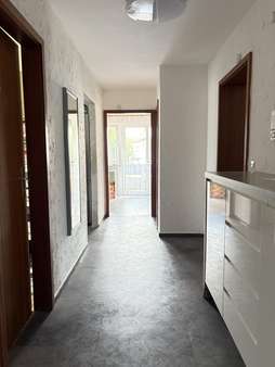 Flur Flur - Erdgeschosswohnung in 73079 Süßen mit 84m² kaufen