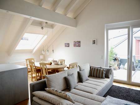 Wohn- und Esszimmer - Dachgeschosswohnung in 73037 Göppingen mit 88m² mieten