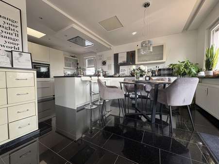 Offener Wohn-/ Essbereich und Küche Offener Wohn-/ Essbereich und Küche - Penthouse-Wohnung in 73033 Göppingen mit 110m² kaufen