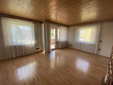 Wohnzimmer - Etagenwohnung in 73061 Ebersbach mit 88m² kaufen