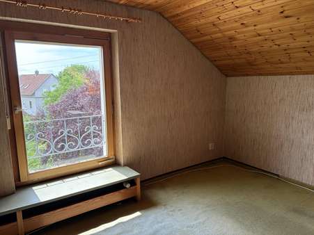 Blick aus dem Fenster - Dachgeschosswohnung in 73035 Göppingen mit 44m² mieten