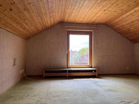 Wohnzimmer - Dachgeschosswohnung in 73035 Göppingen mit 44m² mieten