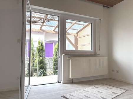 EG: Tür zur Veranda EG: Tür zur Veranda - Zweifamilienhaus in 73113 Ottenbach mit 137m² mieten