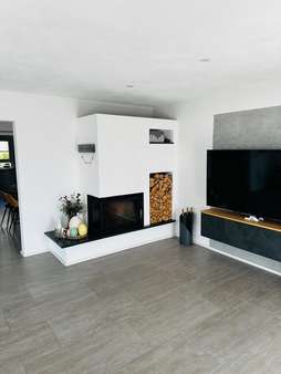 Kamin mit Wassertasche im Wohnzimmer Kamin mit Wassertasche im Wohnzimmer - Einfamilienhaus in 73098 Rechberghausen mit 210m² kaufen