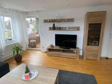 Wohnzimmer - Dachgeschosswohnung in 73095 Albershausen mit 96m² kaufen