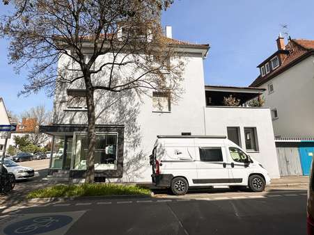 Seitenansicht der Immobilie - Mehrfamilienhaus in 73730 Esslingen mit 402m² kaufen