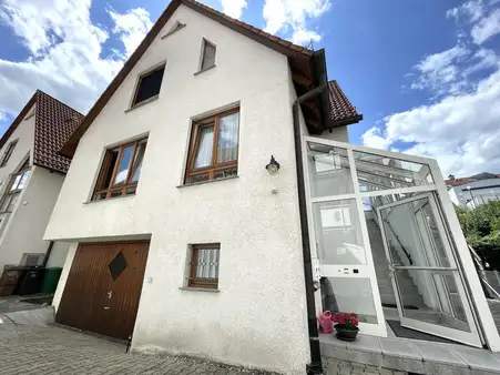 Kapitalanlage und Eigenheim vereint - charmantes Zweifamilienhaus in Toplage von Ruit 