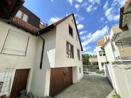 Zugang/ Zufahrt zum Haus Zugang/ Zufahrt zum Haus - Zweifamilienhaus in 73760 Ostfildern mit 123m² kaufen