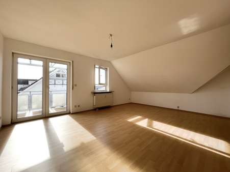 Wohn- und Esszimmer - Dachgeschosswohnung in 73760 Ostfildern mit 50m² kaufen