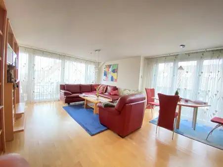 Sehr gepflegte 3-Zimmerwohnung mit Aufzug und großem Balkon
