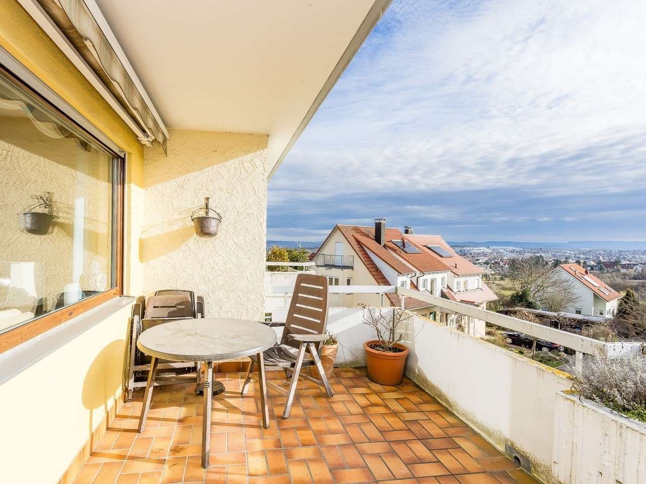 Südbalkon mit Markise Südbalkon mit Markise - Etagenwohnung in 70794 Filderstadt mit 84m² kaufen