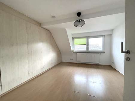 Schlafzimmer - Dachgeschosswohnung in 73760 Ostfildern mit 80m² kaufen