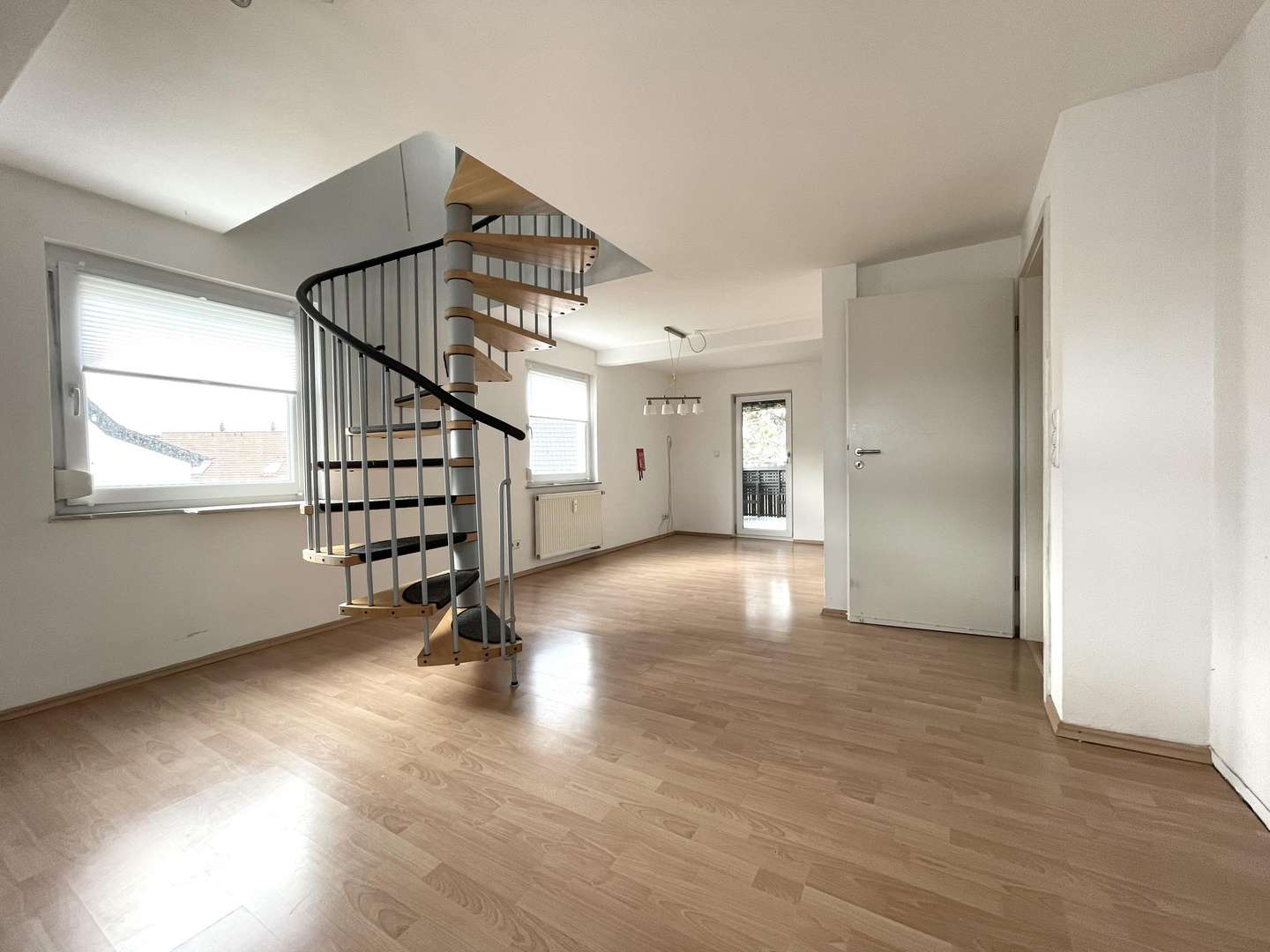 Wohn-/ Esszimmer - Dachgeschosswohnung in 73760 Ostfildern mit 80m² kaufen