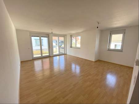 Wohnzimmer - leer - Etagenwohnung in 73240 Wendlingen mit 81m² kaufen