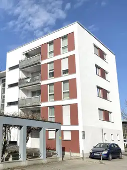 Beziehbare und helle Seniorenwohnung mit Balkon