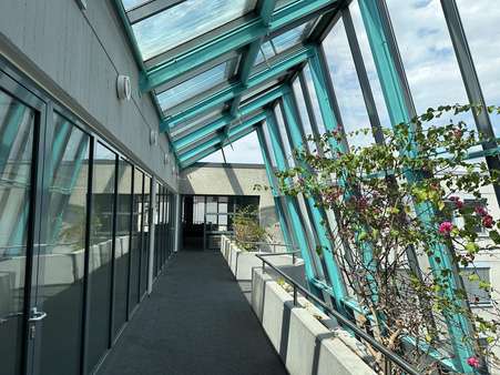 Glaskorridor Glaskorridor - Büro in 70376 Stuttgart mit 1200m² mieten