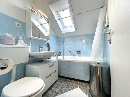 Badezimmer - Dachgeschosswohnung in 70771 Leinfelden-Echterdingen mit 32m² kaufen