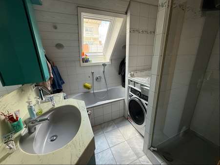 Bad Bad - Dachgeschosswohnung in 73230 Kirchheim mit 91m² kaufen