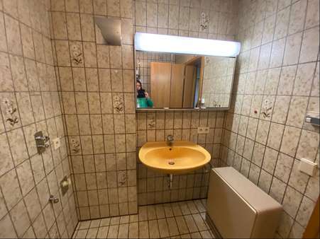 Bad - Erdgeschosswohnung in 73230 Kirchheim mit 66m² kaufen