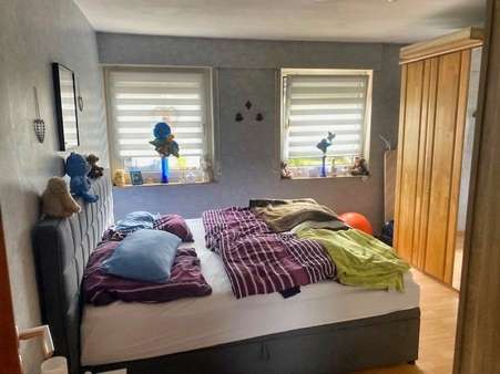 Schlafzimmer - Etagenwohnung in 73252 Lenningen mit 58m² kaufen