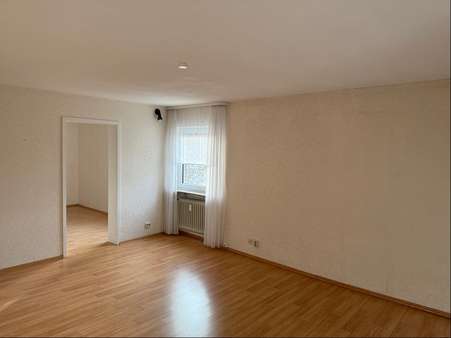 Wohnzimmer 2 - Etagenwohnung in 72639 Neuffen mit 84m² kaufen