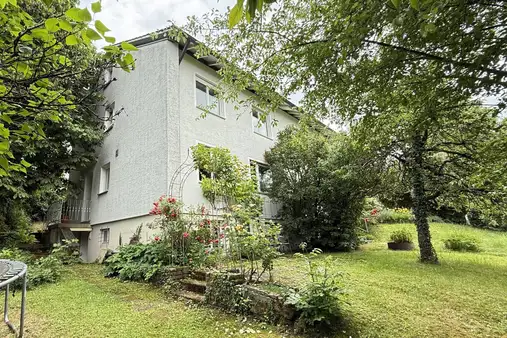 DHH auf dem Zollberg mit großem Garten und Potential!