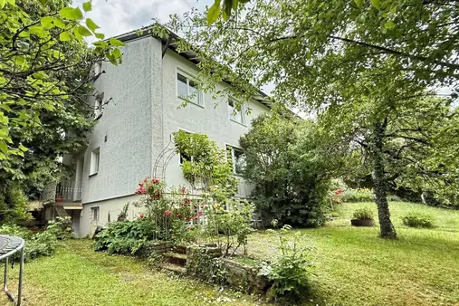 Willkommen auf dem Zollberg - DHH mit Garage, großem Garten und Potential!