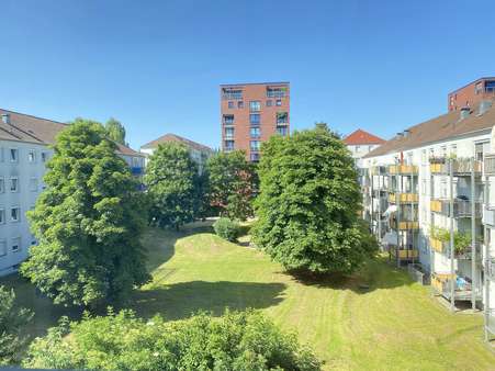 Aussicht vom Schlafzimmer Aussicht vom Schlafzimmer - Etagenwohnung in 73760 Ostfildern mit 80m² kaufen