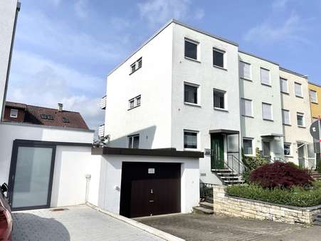 Außenansicht Eingangsseite Außenansicht Eingangsseite - Reiheneckhaus in 70794 Filderstadt mit 133m² kaufen