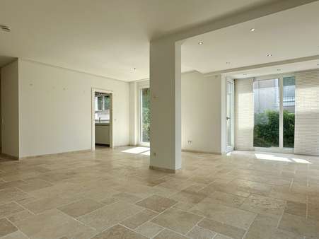 Wohn- und Aussichtsbereich Wohn- und Aussichtsbereich - Etagenwohnung in 73728 Esslingen mit 132m² kaufen