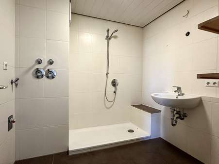 Badezimmer Badezimmer - Erdgeschosswohnung in 73760 Ostfildern mit 77m² kaufen