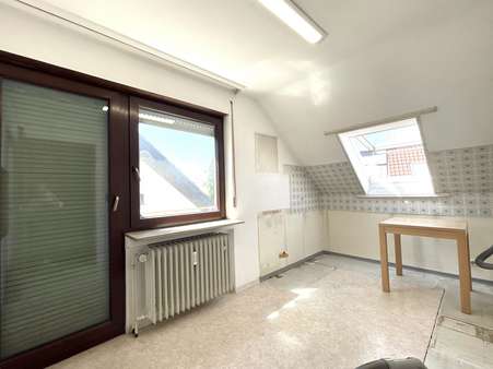 Kochen mit Balkonzugang - Dachgeschosswohnung in 70794 Filderstadt mit 64m² kaufen