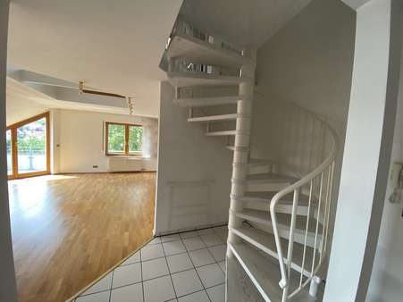 Diele Diele - Dachgeschosswohnung in 72658 Bempflingen mit 94m² kaufen