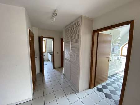 Flur (1. DG) Flur (1. DG) - Dachgeschosswohnung in 72658 Bempflingen mit 94m² kaufen
