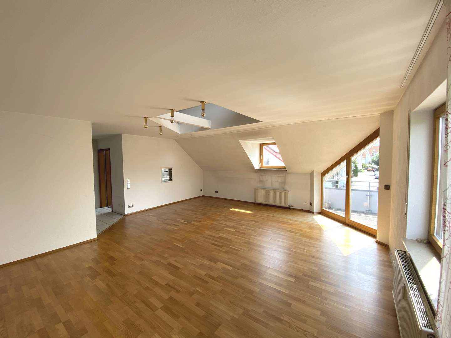 Wohn-/Esszimmer (1. DG) - Ansicht 1 Wohn-/Esszimmer (1. DG) - Ansicht 1 - Dachgeschosswohnung in 72658 Bempflingen mit 94m² kaufen