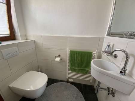 Neues Gäste-WC im Erdgeschoss Neues Gäste-WC im Erdgeschoss - Doppelhaushälfte in 72663 Großbettlingen mit 106m² kaufen
