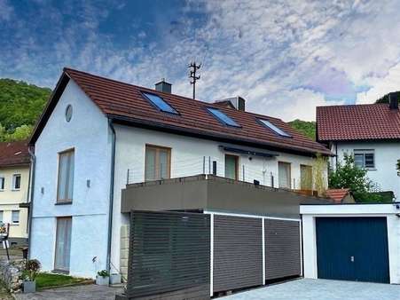 Seitenansicht des Hauses Seitenansicht des Hauses - Einfamilienhaus in 73252 Lenningen mit 110m² kaufen