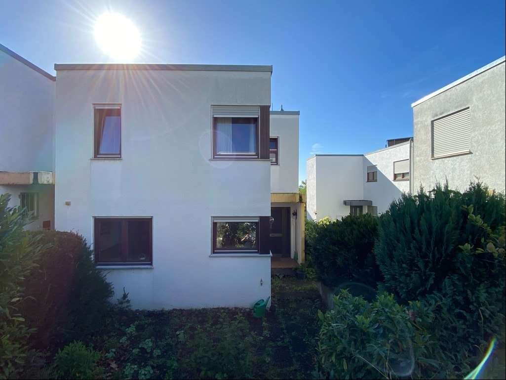 Hausansicht - Doppelhaushälfte in 73733 Esslingen mit 103m² kaufen