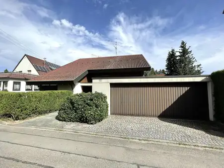 Rärität: Wunderschöne Unternehmervilla in bester Lage von Ruit!