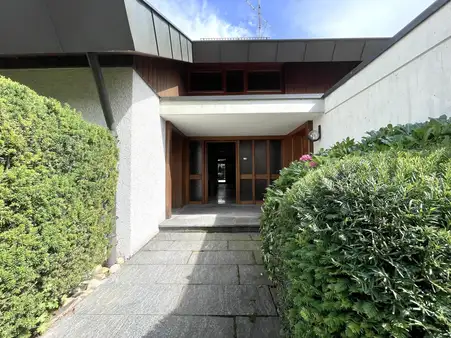 Rärität: Wunderschöne Unternehmervilla in bester Lage von Ruit!