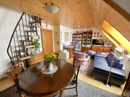 Wohn- und Essbereich 1. Dachgeschoss mit Treppe ins 2. DG Wohn- und Essbereich 1. Dachgeschoss mit Treppe ins 2. DG - Maisonette-Wohnung in 73732 Esslingen mit 66m² kaufen