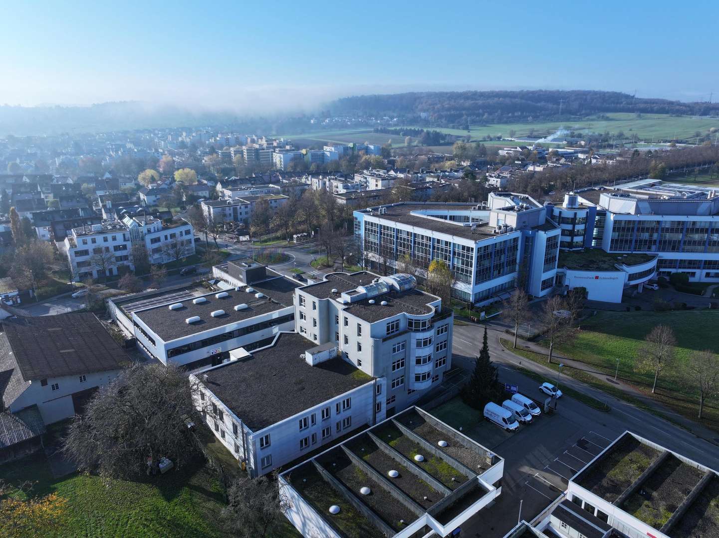 Halle Mit Bürogebäude - Büro in 70771 Leinfelden-Echterdingen mit 2642m² kaufen