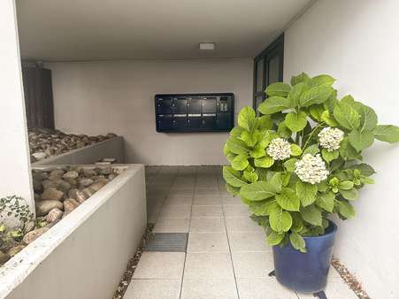 Hauseingang - Etagenwohnung in 70192 Stuttgart mit 84m² kaufen