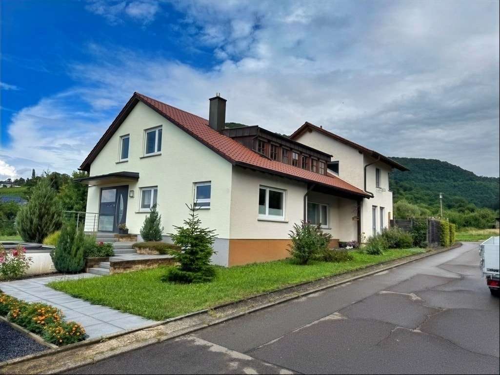 Außenansicht - Etagenwohnung in 72660 Beuren mit 114m² kaufen