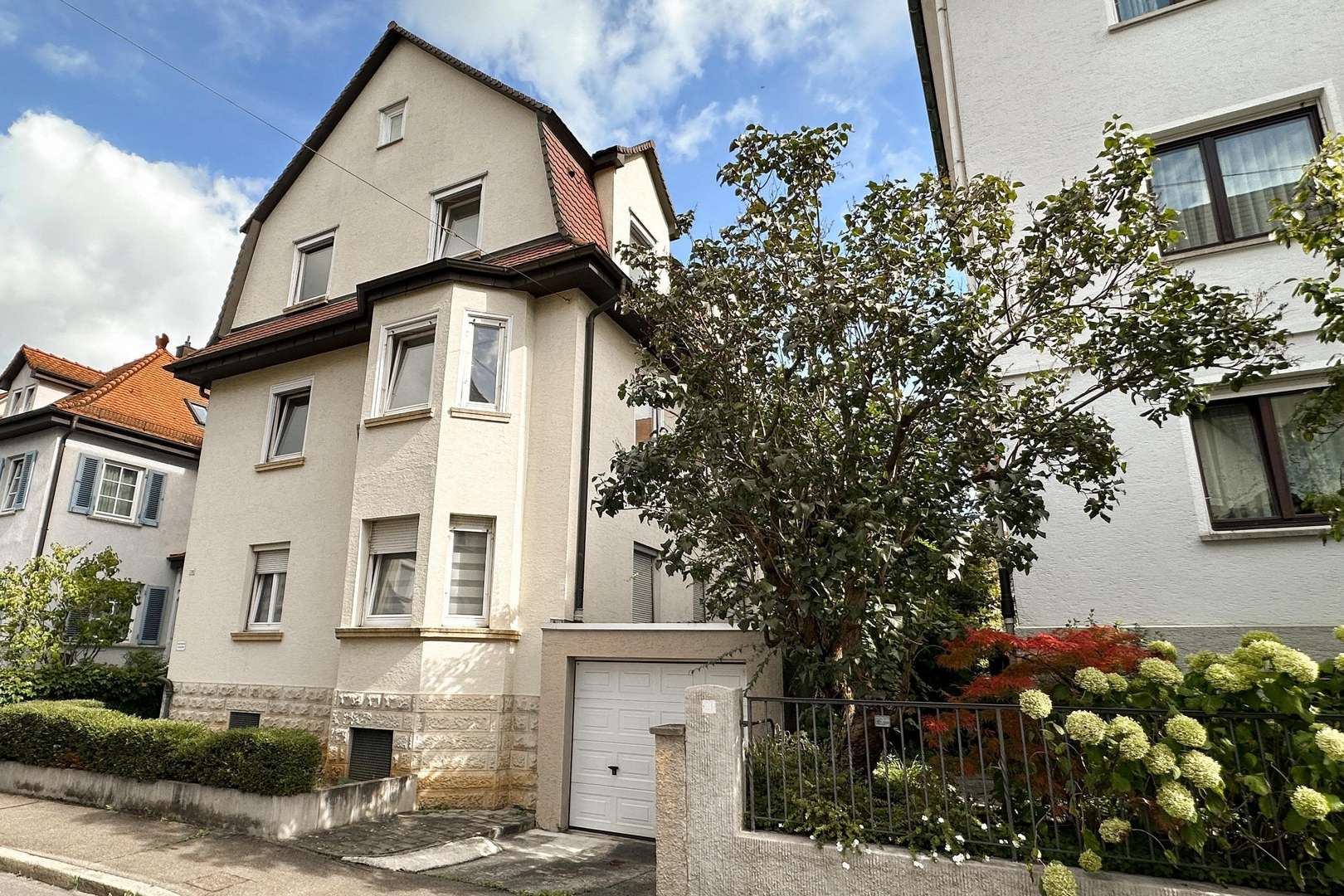 Außenansicht Straßenseite Außenansicht Straßenseite - Mehrfamilienhaus in 73730 Esslingen mit 190m² kaufen