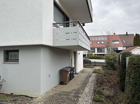 Haupteingang hinter dem Haus - Zweifamilienhaus in 73765 Neuhausen mit 140m² kaufen