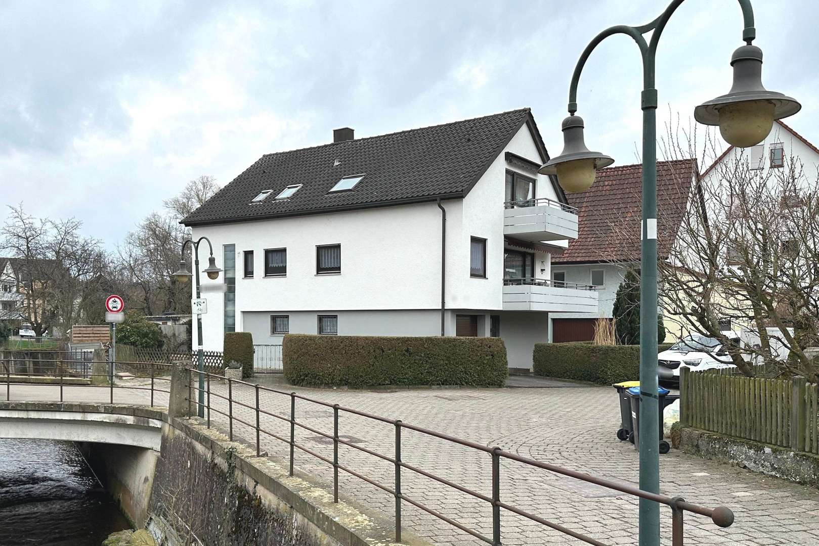 Titelbild - Zweifamilienhaus in 73765 Neuhausen mit 140m² kaufen