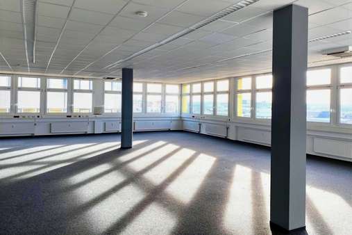 Büro rechts - Büro in 73760 Ostfildern mit 491m² mieten
