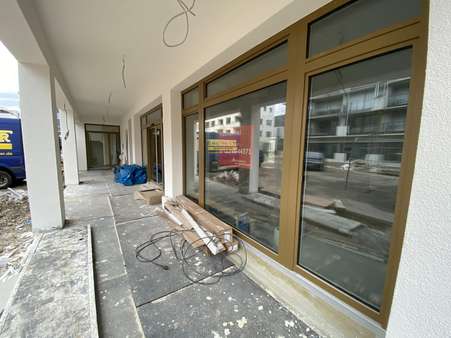 Schaufensterfront - Ladenlokal in 73230 Kirchheim mit 270m² mieten